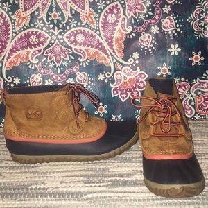 Orange and navy Sorel duck boot